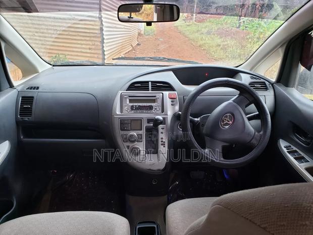 Toyota Ractis 2005 White