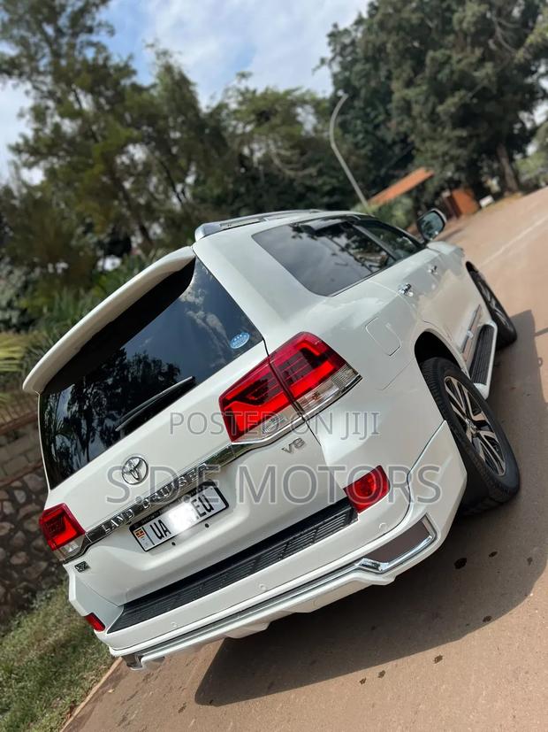 Toyota Land Cruiser 5.7 V8 VX-S 2017 White