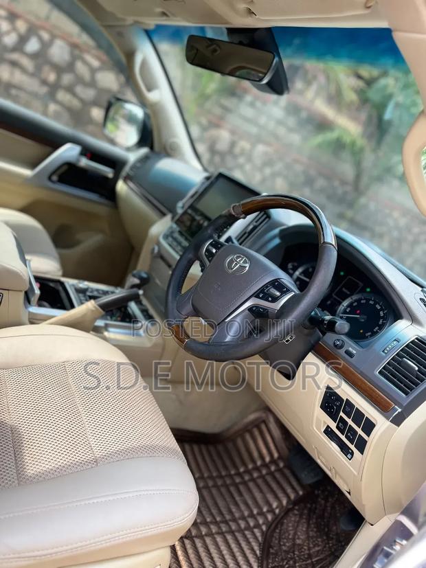 Toyota Land Cruiser 5.7 V8 VX-S 2017 White