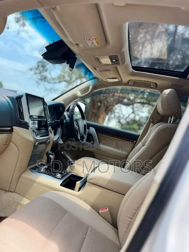Toyota Land Cruiser 5.7 V8 VX-S 2017 White