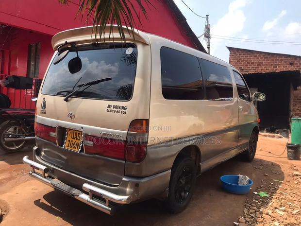 Toyota Granvia 1997 Silver
