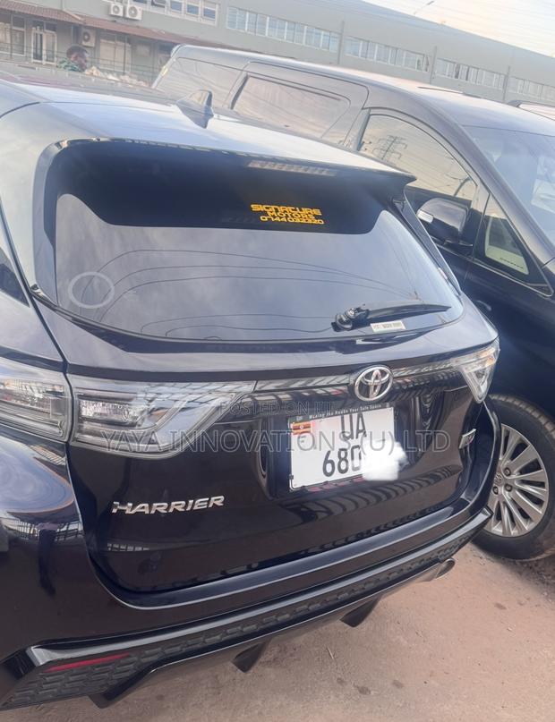 Toyota Harrier 2.0 2016 Black
