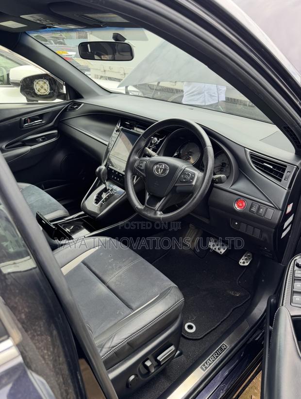 Toyota Harrier 2.0 2016 Black