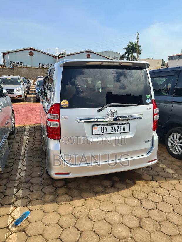 Toyota Noah 2012 Silver