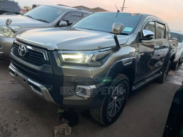 Toyota Hilux Revo Double Cab Deisel 2.8 AWD 2017 Gray