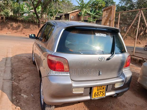 Toyota Vitz 2004 Gray