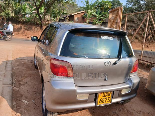 Toyota Vitz 2004 Gray