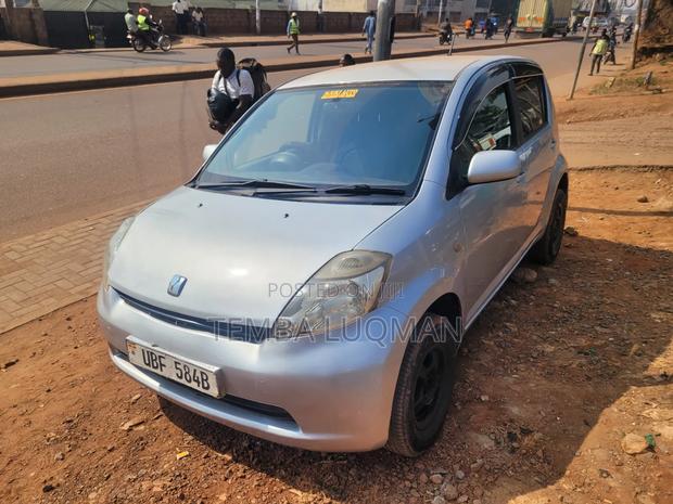 Toyota Passo 2004 Silver