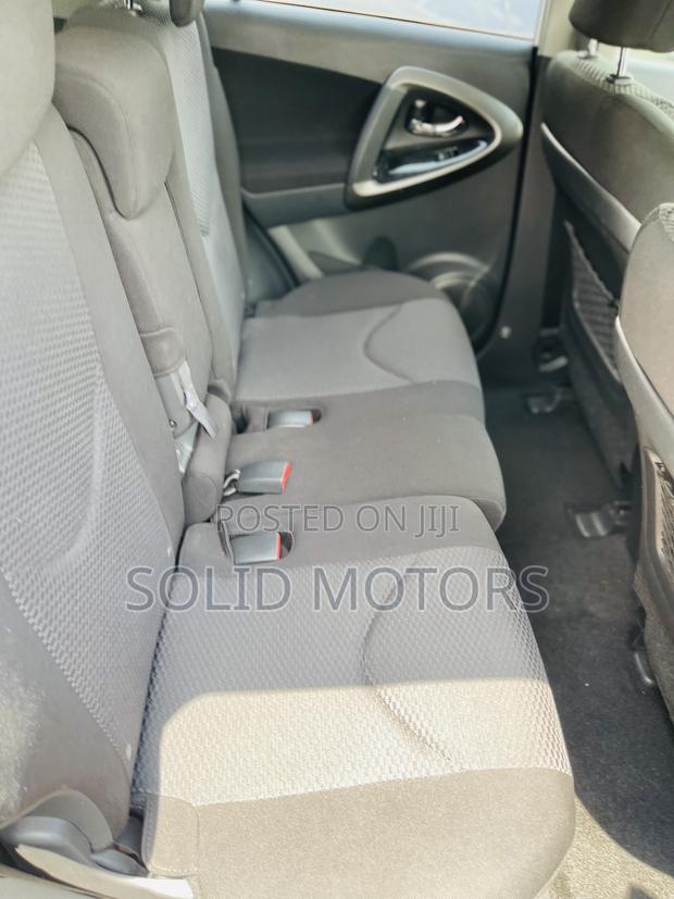 Toyota RAV4 XLE AWD (2.5L 4cyl 6A) 2013 White