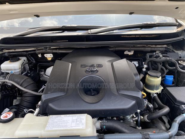 Toyota Land Cruiser Prado 2016 White