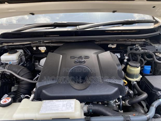 Toyota Land Cruiser Prado 2016 White