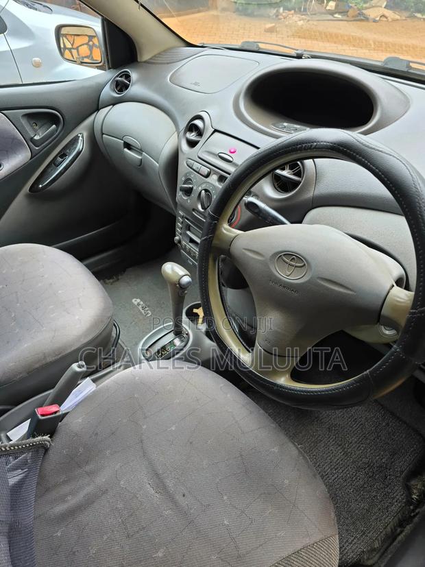 Toyota Vitz 2004 Gray