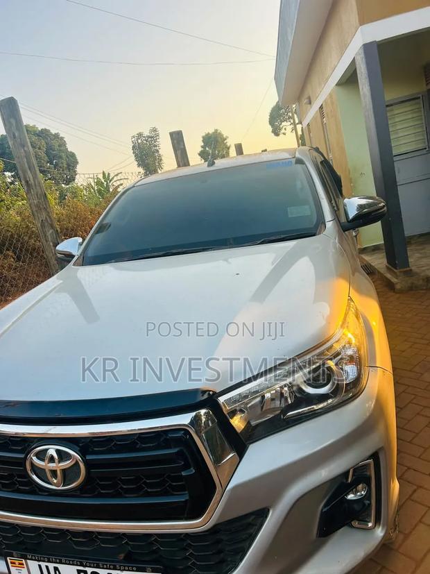Toyota Hilux 2019 Silver