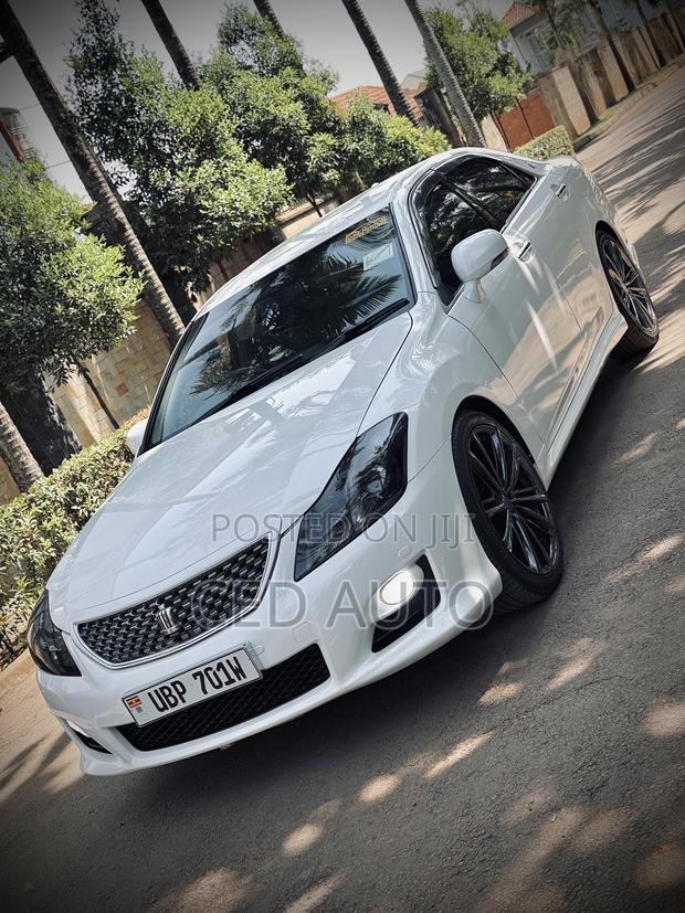 Toyota Crown 2013 White