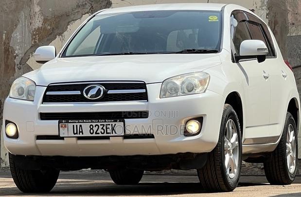 Toyota RAV4 2010 White