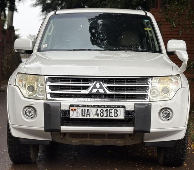 Mitsubishi Pajero 3.2 Di-Dc GLS 2012 White