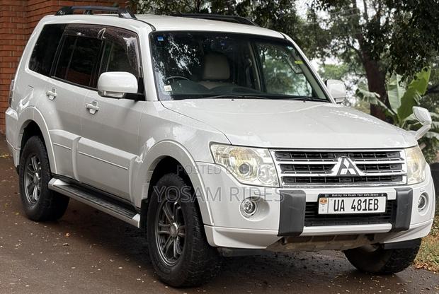 Mitsubishi Pajero 3.2 Di-Dc GLS 2012 White