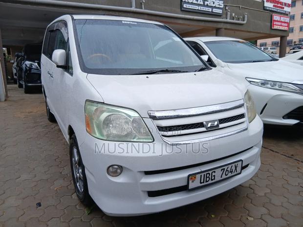 Toyota Noah 2006 White