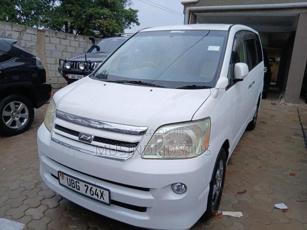 Toyota Noah 2006 White