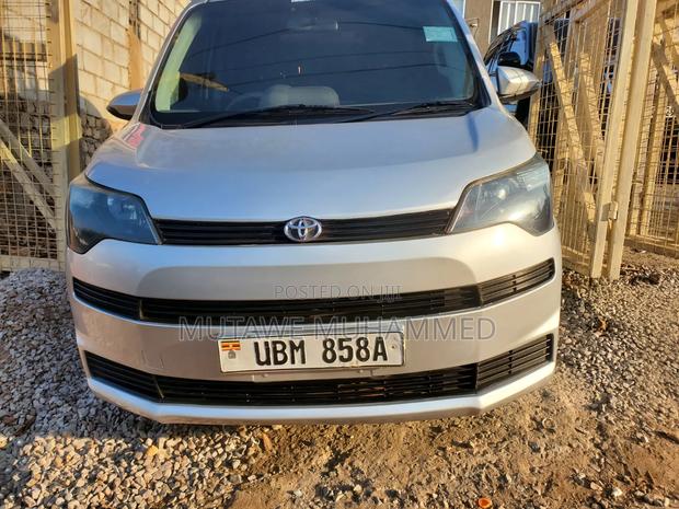 Toyota Spade 2012 Silver