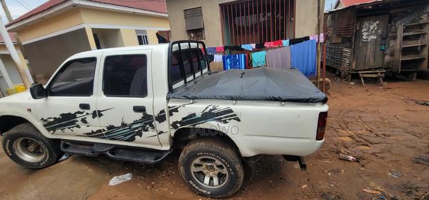 Toyota Hilux 1996 White