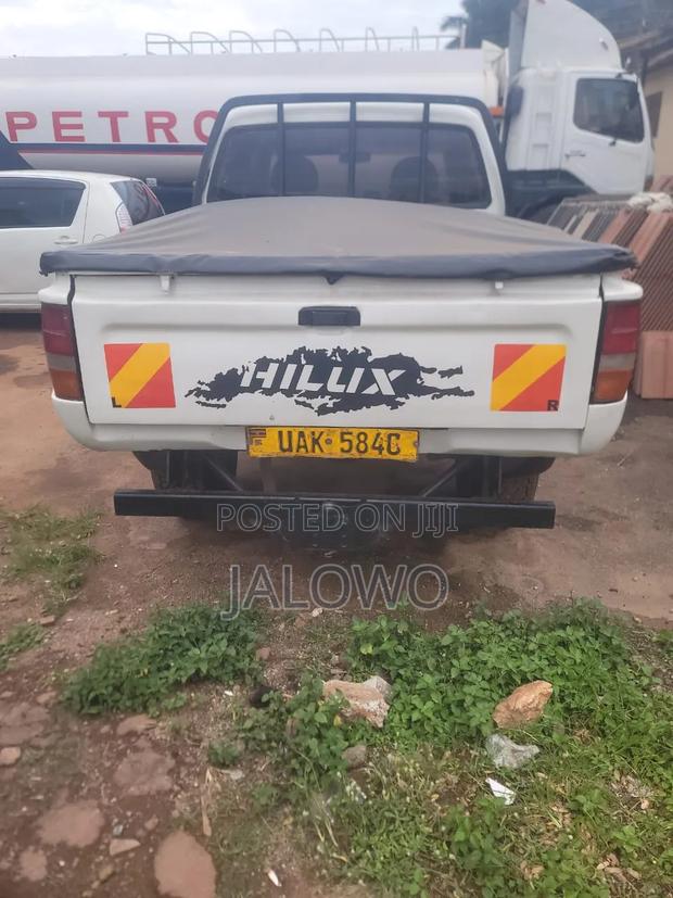Toyota Hilux 1996 White