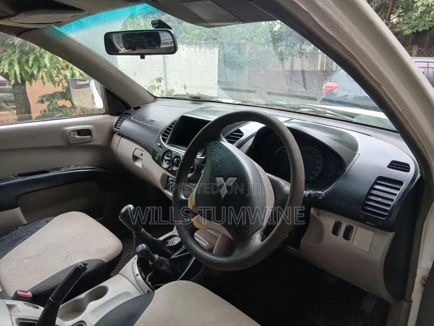 Mitsubishi L200 2013 White