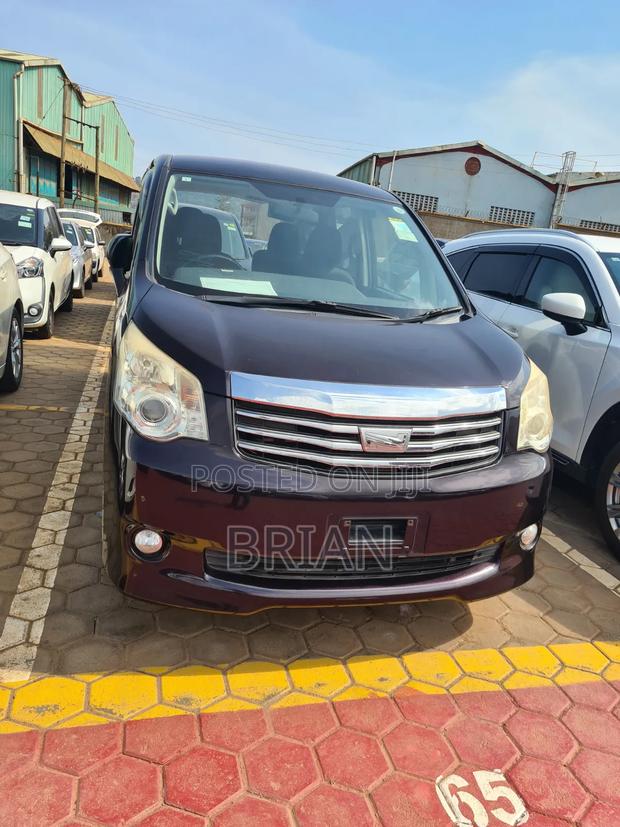 Toyota Noah 2013 Maroon