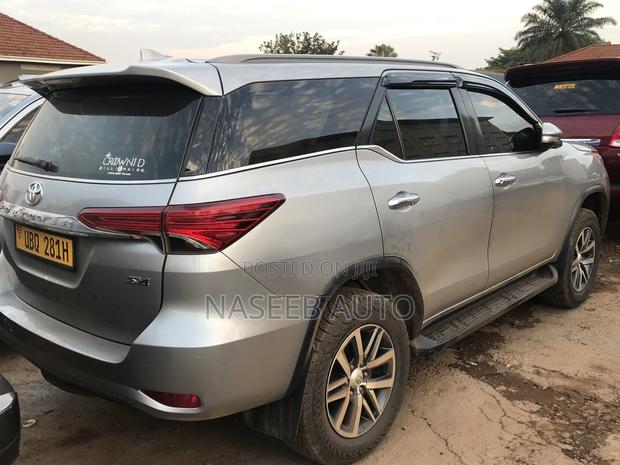 Toyota Fortuner 2015 Silver