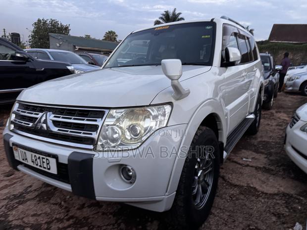 Mitsubishi Pajero 2011 White