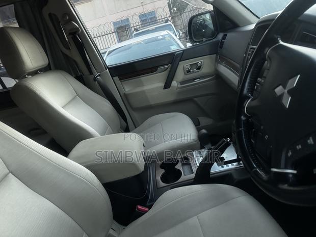 Mitsubishi Pajero 2011 White