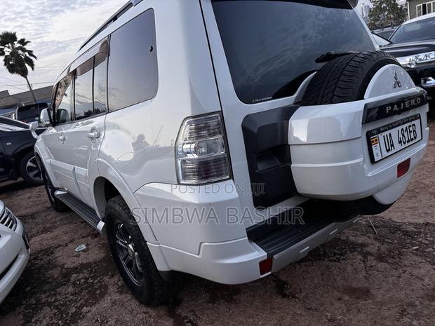 Mitsubishi Pajero 2011 White