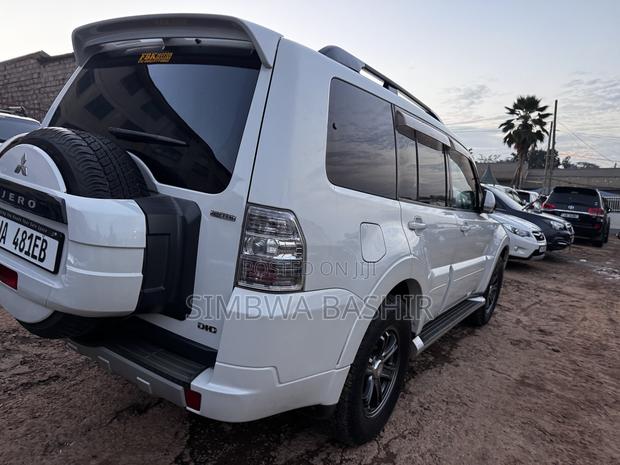 Mitsubishi Pajero 2011 White