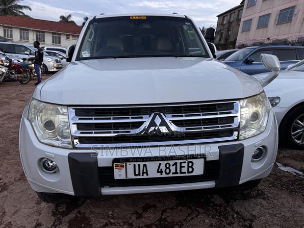 Mitsubishi Pajero 2011 White