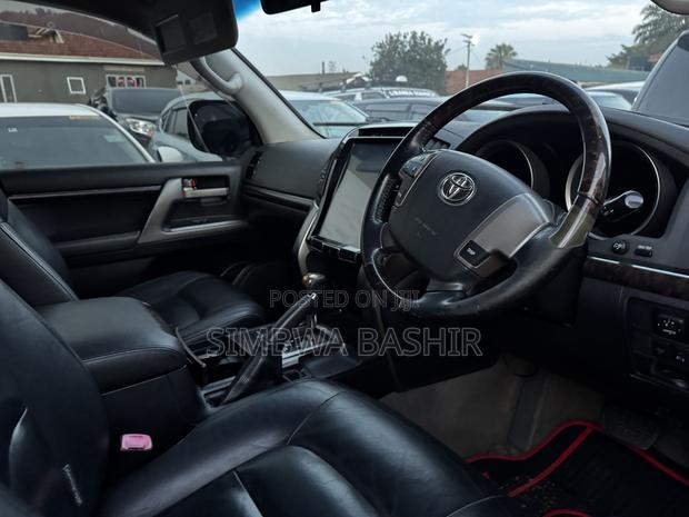 Toyota Land Cruiser 2016 Red