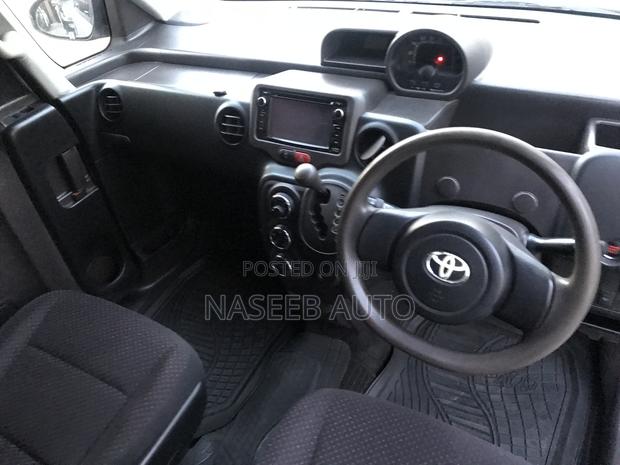 Toyota Porte 2010 Silver