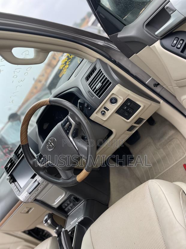 Toyota Land Cruiser Prado 2.8 2019 Gray
