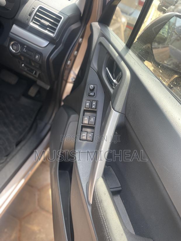 Subaru Forester 2.5i Premium PZEV 4dr SUV AWD (2.5L 4cyl 6M) 2015 Gold