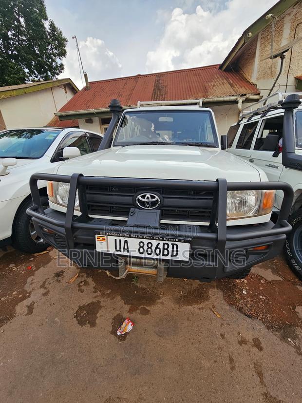 Toyota Land Cruiser 2015 White