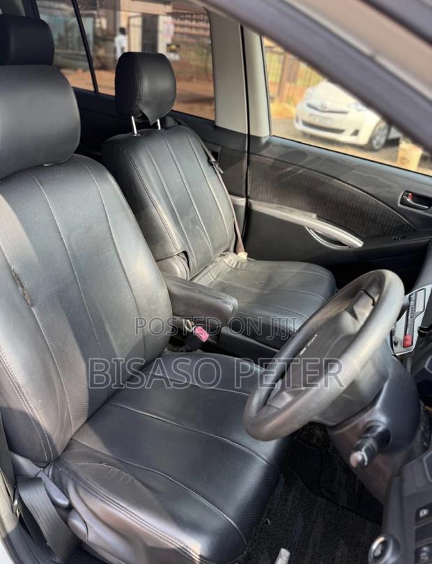 Toyota ISIS 1.8 L 2WD 2012 White