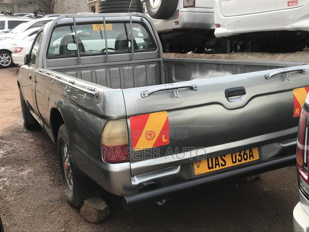 Mitsubishi L200 2000 Silver