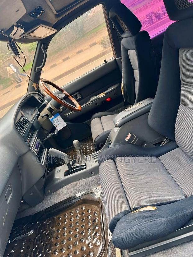 Toyota Hilux 1990 Maroon