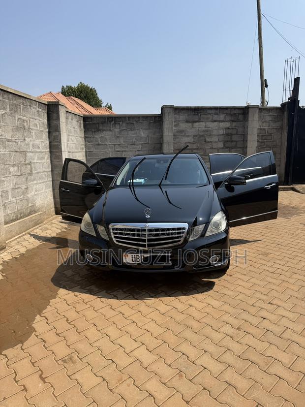 Mercedes-Benz E300 2010 Black