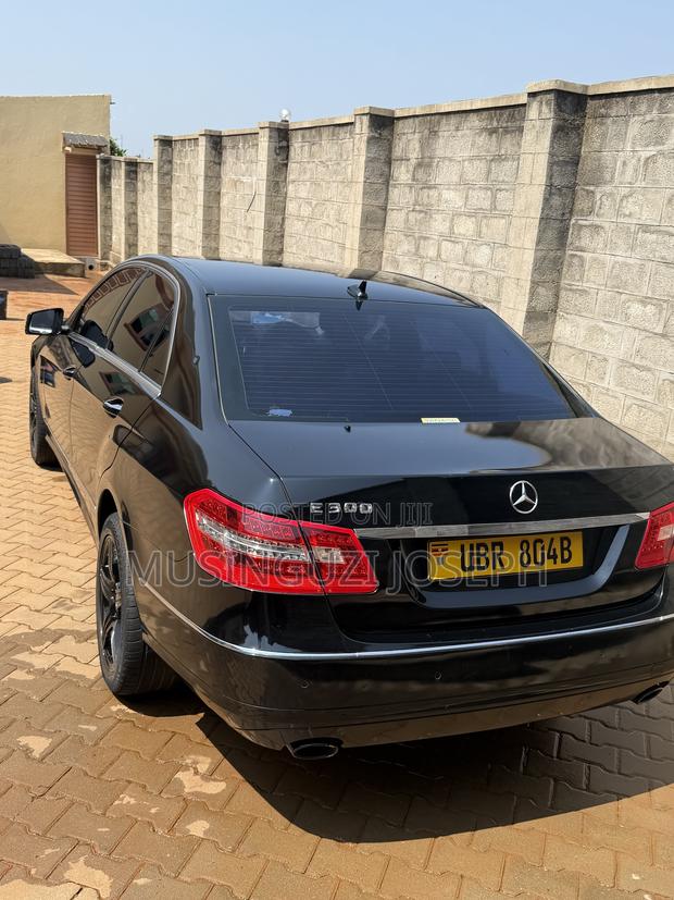 Mercedes-Benz E300 2010 Black