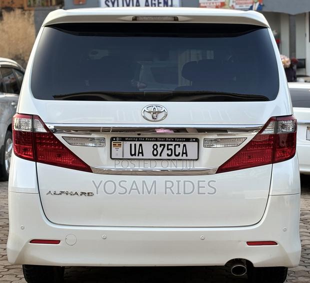 Toyota Alphard 2.4 Petrol FWD 2012 White