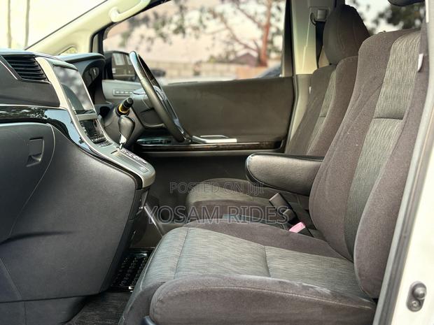 Toyota Alphard 2.4 Petrol FWD 2012 White