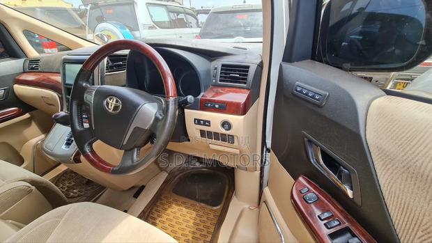 Toyota Alphard 2.4 Petrol FWD 2008 White