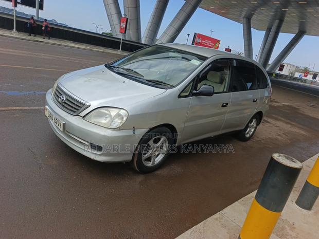 Toyota Nadia 2001 Silver