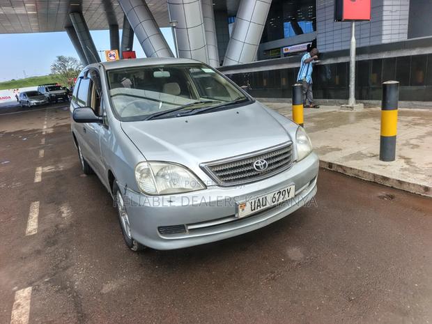 Toyota Nadia 2001 Silver