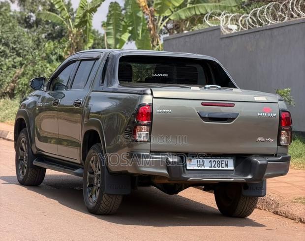 Toyota Hilux Revo Double Cab Deisel 2.8 AWD 2018 Green